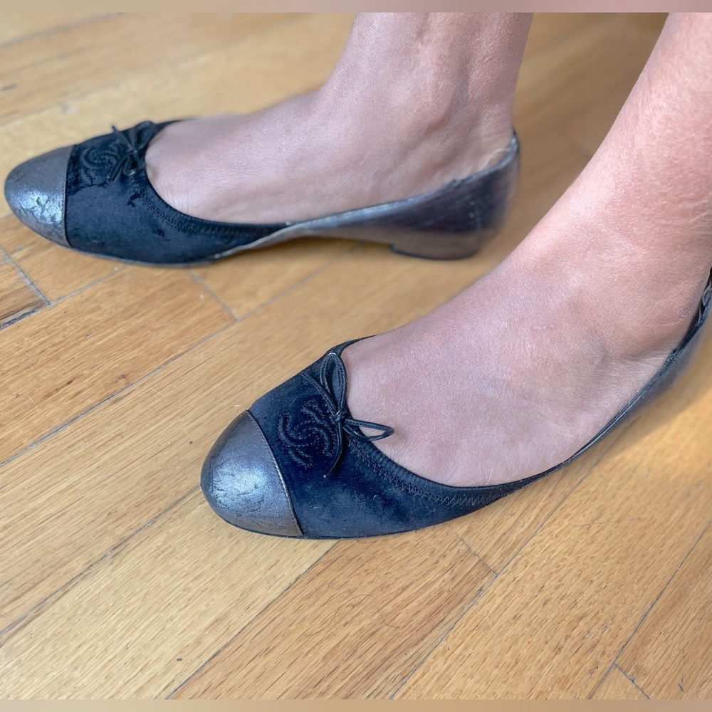 Authentic Chanel cap toe flats